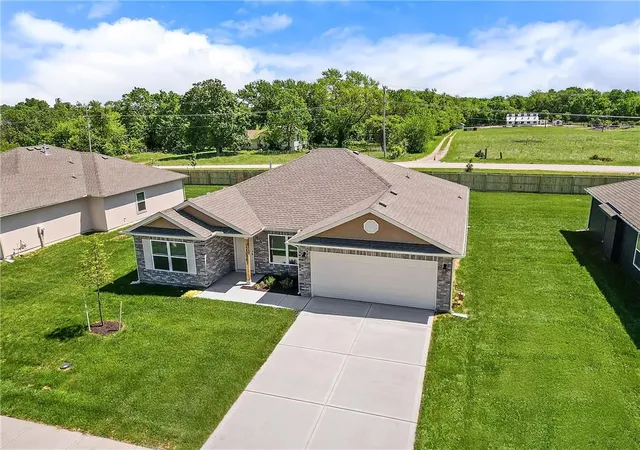 Homes for sale in Edgerton, KS | 37585 W 209th St, Edgerton, KS 66021 | MLS# 2629646