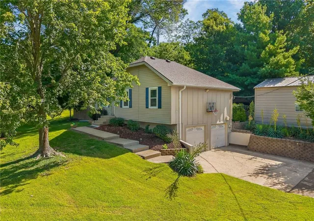 Photo 2 of Sale Pending at 4625 N Bennington Ave, Kansas City, MO 64117 | MLS# 2629650 | Listing updated on 2026-08-24