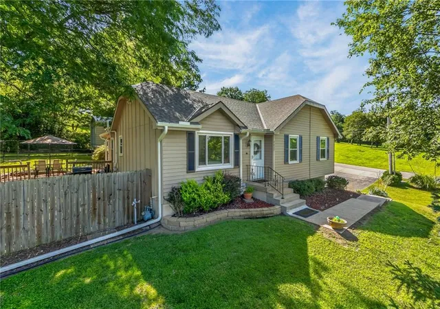 Photo 3 of Sale Pending at 4625 N Bennington Ave, Kansas City, MO 64117 | MLS# 2629650 | Listing updated on 2026-08-24