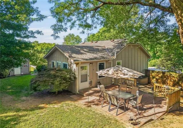 Photo 3 of Sale Pending at 4625 N Bennington Ave, Kansas City, MO 64117 | MLS# 2629650 | Listing updated on 2026-08-24