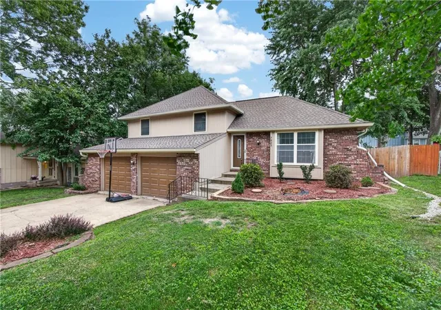 Homes for sale in Raytown, MO | 7823 Woodson Rd, Raytown, MO 64138 | MLS# 2629654