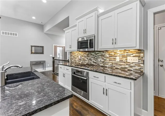Photo 4 of Single family home for sale at 6229 N Green Hills Ln, Kansas City, MO 64151 | MLS# 2629655 | Listing updated on 2026-09-08