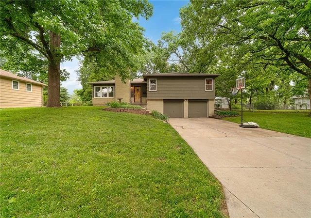 Homes for sale in Raytown, MO | 7817 Arlington Ave, Raytown, MO 64138 | MLS# 2629657