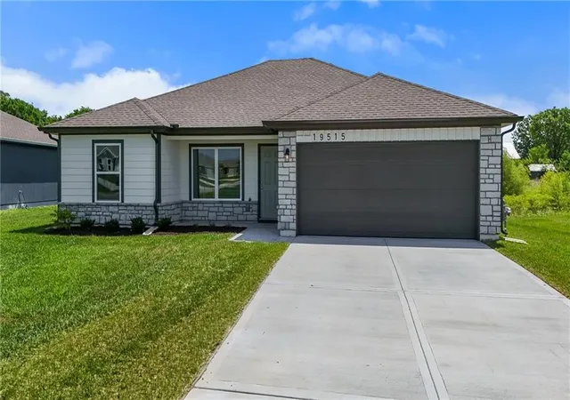 Homes for sale in Spring Hill, KS | 19515 Lincoln St, Spring Hill, KS 66083 | MLS# 2629665