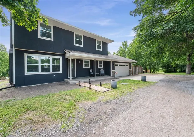 2nd image of 11851 Leavenworth Rd, Kansas City, KS 66109 | MLS# 2629673