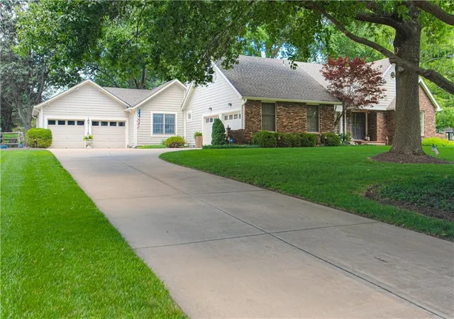 1st image of 16316 Glenwood St, Stilwell, KS 66085 | MLS# 2629674