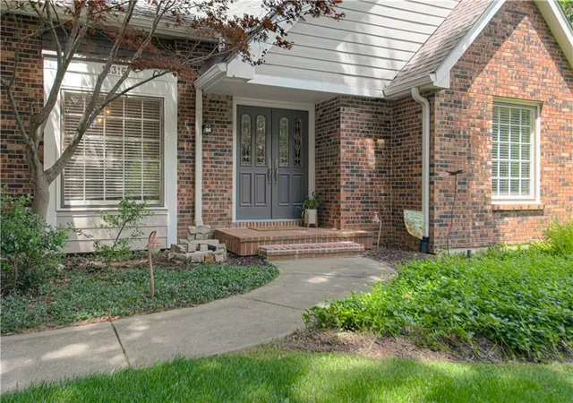 3rd image of 16316 Glenwood St, Stilwell, KS 66085 | MLS# 2629674