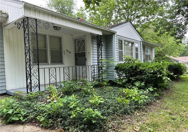 Homes for sale in Raytown, MO | 8009 Hunter St, Raytown, MO 64133 | MLS# 2629682