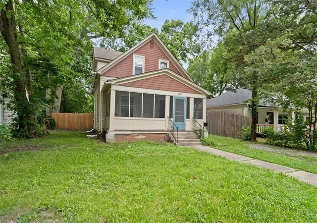 2nd image of 1915 Kentucky St, Lawrence, KS 66046 | MLS# 2629686