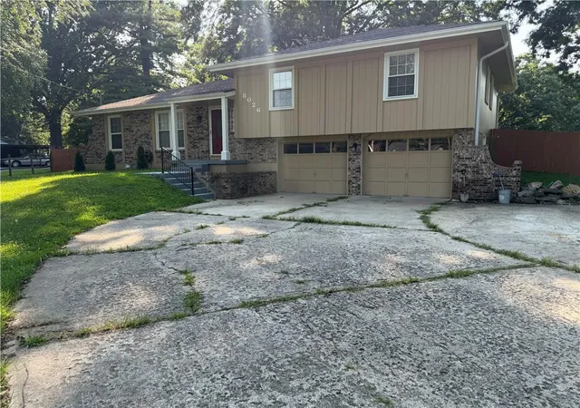 1st image of 8026 Blue Ridge Blvd, Kansas City, MO 64138 | MLS# 2629693