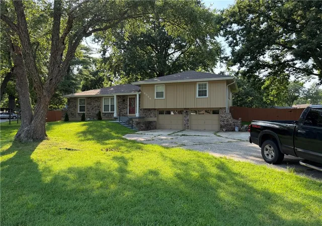 2nd image of 8026 Blue Ridge Blvd, Kansas City, MO 64138 | MLS# 2629693