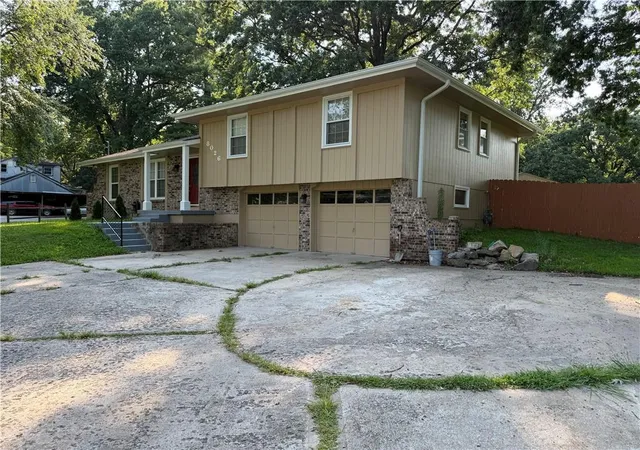 4th image of 8026 Blue Ridge Blvd, Kansas City, MO 64138 | MLS# 2629693