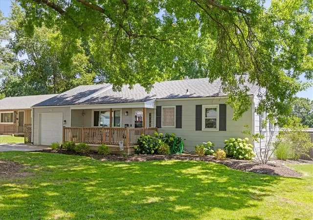 Homes for sale in Mission, KS | 6231 Glenwood St, Mission, KS 66202 | MLS# 2629701