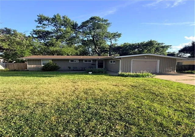 Homes for sale in Lenexa, KS | 11917 W 91st Ter, Lenexa, KS 66215 | MLS# 2629705
