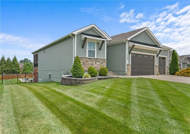 2nd image of 1109 Sw Brookside Ct, Lee's Summit, MO 64064 | MLS# 2629712