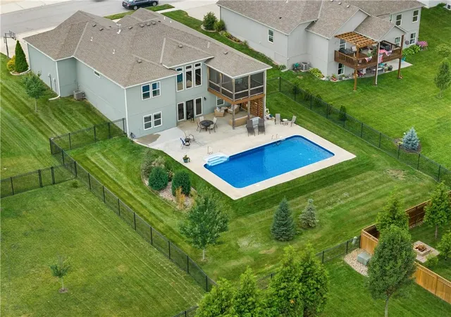 3rd image of 1109 Sw Brookside Ct, Lee's Summit, MO 64064 | MLS# 2629712