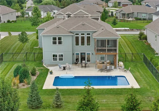 4th image of 1109 Sw Brookside Ct, Lee's Summit, MO 64064 | MLS# 2629712