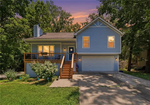 1st image of 403 Woodland Ave, Smithville, MO 64089 | MLS# 2629714