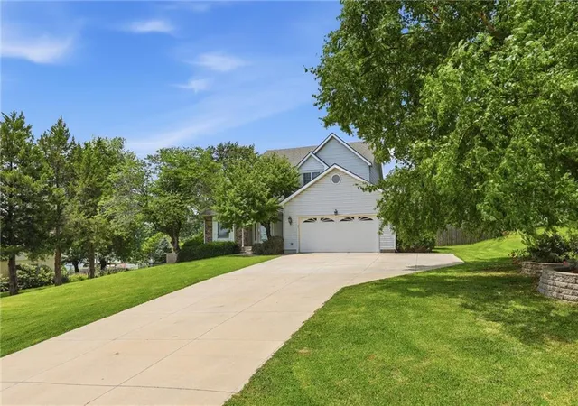 Homes for sale in Atchison, KS | 303 S 22Nd St, Atchison, KS 66002 | MLS# 2629718