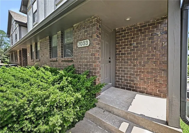 3rd image of 7033 N Fisk Ct, Kansas City, MO 64151 | MLS# 2629726