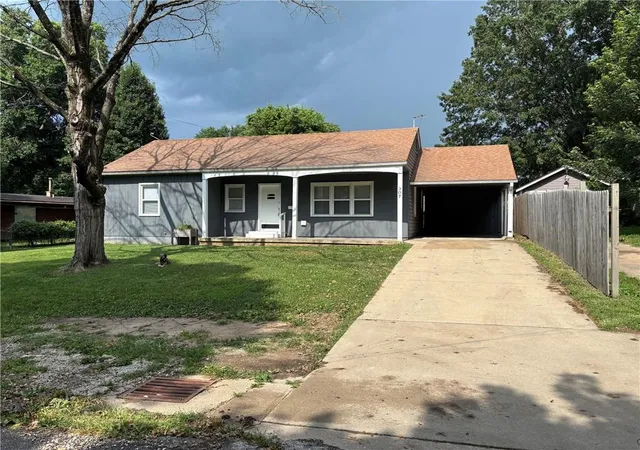 Homes for sale in Windsor, MO | 307 Phelps St, Windsor, MO 65360 | MLS# 2629734