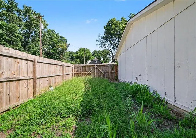 Homes for sale in Ottawa, KS | 316 S Maple St, Ottawa, KS 66067 | MLS# 2629737