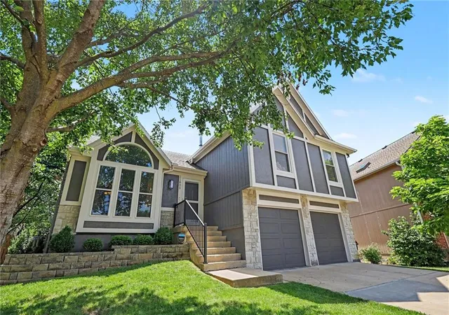 Homes for sale in Shawnee, KS | 21805 W 52Nd Ter, Shawnee, KS 66226 | MLS# 2629755