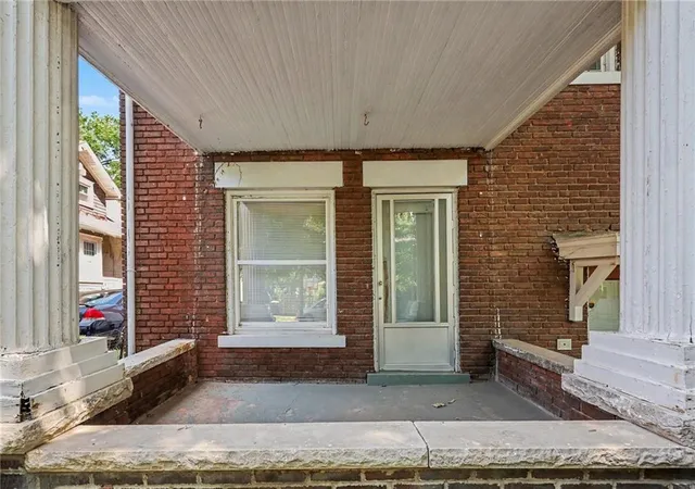 Listing Photo 4 - Condo for sale in building located at 3214 E 11th St, Kansas City, MO 64127