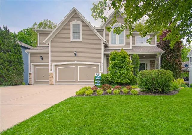 3rd image of 24301 W 80Th Pl, Lenexa, KS 66227 | MLS# 2629764