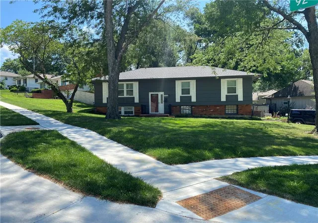 1st image of 9221 Sturgeon Dr, Overland Park, KS 66212 | MLS# 2629770