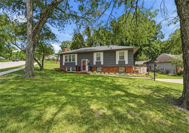 4th image of 9221 Sturgeon Dr, Overland Park, KS 66212 | MLS# 2629770