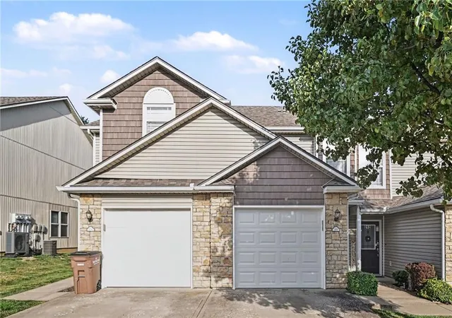 2nd image of 210 Pointe Ln, Raymore, MO 64083 | MLS# 2629774