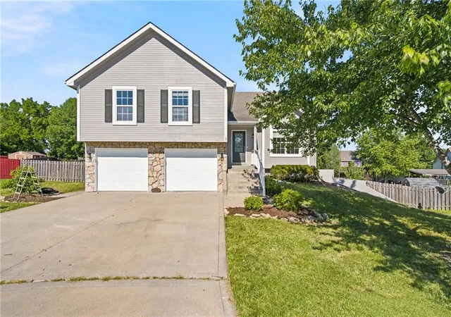 1st image of 3705 Lee Ct, Leavenworth, KS 66048 | MLS# 2629775