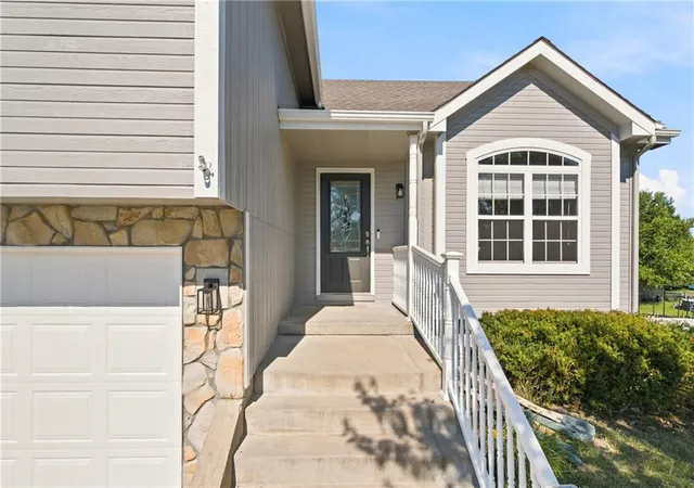 2nd image of 3705 Lee Ct, Leavenworth, KS 66048 | MLS# 2629775