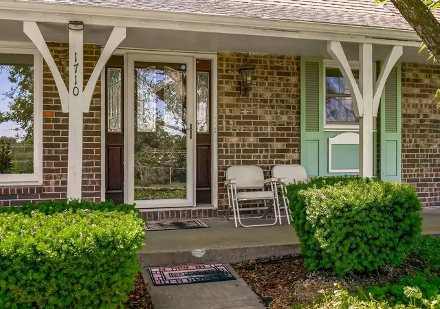 Homes for sale in Kansas City, KS | 1710 N 90th St, Kansas City, KS 66112 | MLS# 2629776
