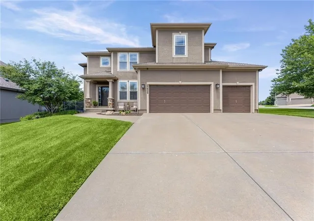 Homes for sale in Olathe, KS | 23920 W 124th Ct, Olathe, KS 66061 | MLS# 2629777