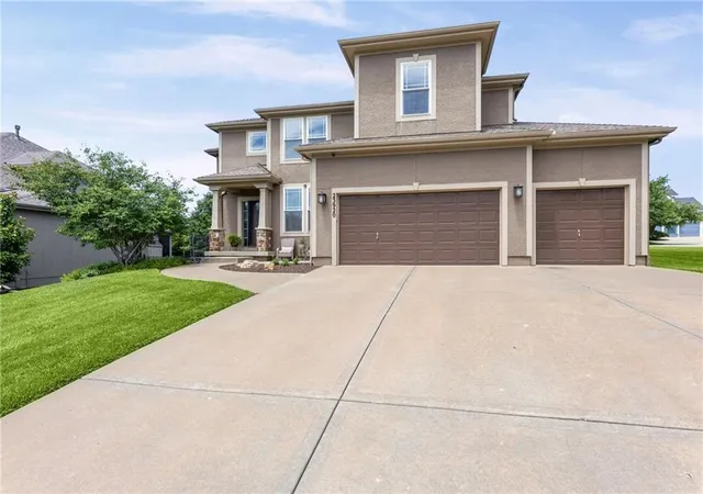 Homes for sale in Olathe, KS | 23920 W 124th Ct, Olathe, KS 66061 | MLS# 2629777