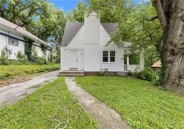 1st image of 9617 E Independence Ave, Independence, MO 64053 | MLS# 2629781