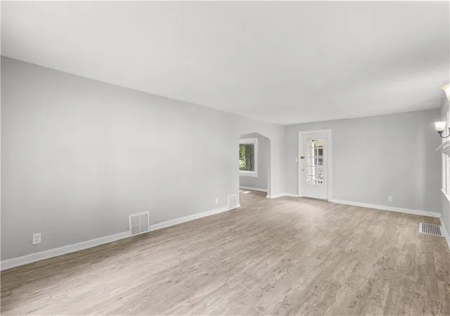 3rd image of 9617 E Independence Ave, Independence, MO 64053 | MLS# 2629781