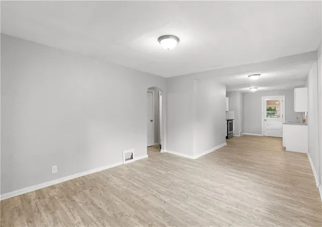5th image of 9617 E Independence Ave, Independence, MO 64053 | MLS# 2629781