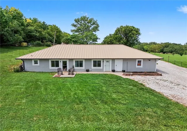 Photo 3 of Single family home for sale at 400 Nw 1601st Road, Kingsville, MO 64061 | MLS# 2629783 | Listing updated on 2026-09-28