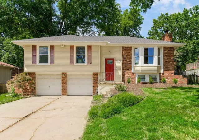 Homes for sale in Blue Springs, MO | 409 Duncan Rd, Blue Springs, MO 64014 | MLS# 2629785