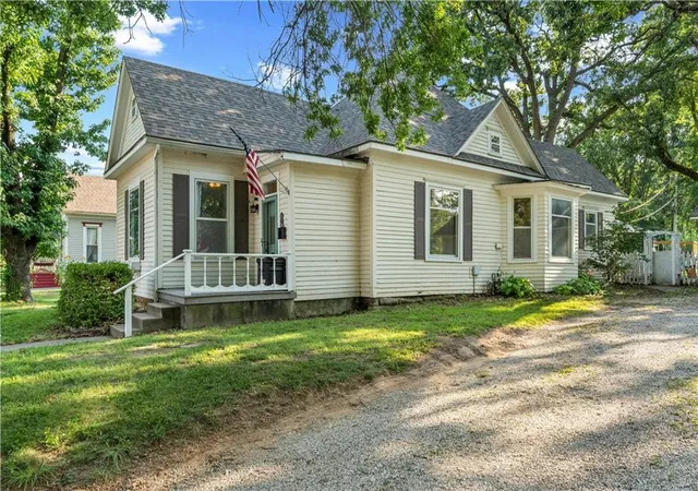 Homes for sale in Nevada, MO | 518 S Ash St, Nevada, MO 64772 | MLS# 2629809