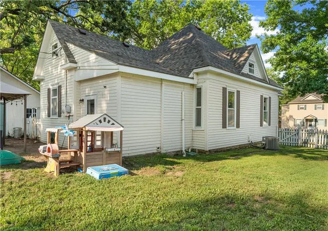 Homes for sale in Nevada, MO | 518 S Ash St, Nevada, MO 64772 | MLS# 2629809