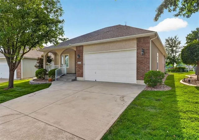 Homes for sale in Lees Summit, MO | 4776 Sw Leafwing Dr, Lees Summit, MO 64082 | MLS# 2629814