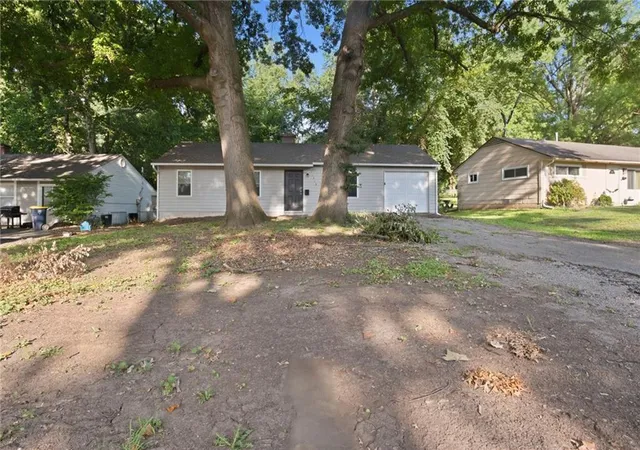Homes for sale in Kansas City, MO | 11318 Sycamore Ter, Kansas City, MO 64134 | MLS# 2629816