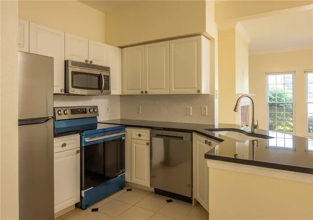Homes for sale in Leawood, KS | 11603 Tomahawk Creek Pkwy #G, Leawood, KS 66211 | MLS# 2629818