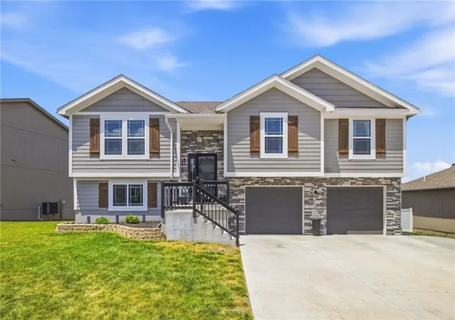 1st image of 1310 Sw Burns Cir, Oak Grove, MO 64075 | MLS# 2629823