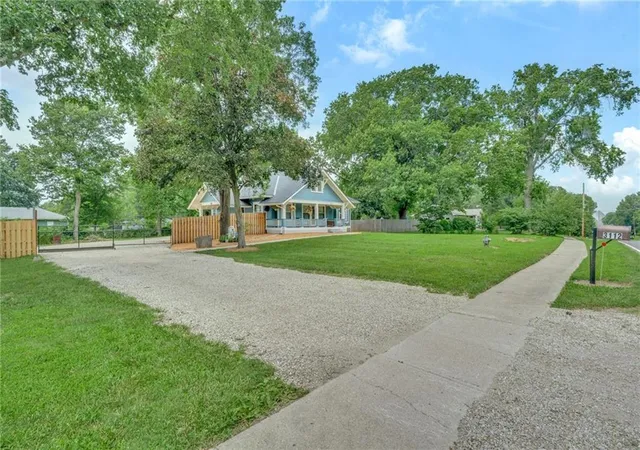 Homes for sale in Basehor, KS | 3112 N 155th St, Basehor, KS 66007 | MLS# 2629830