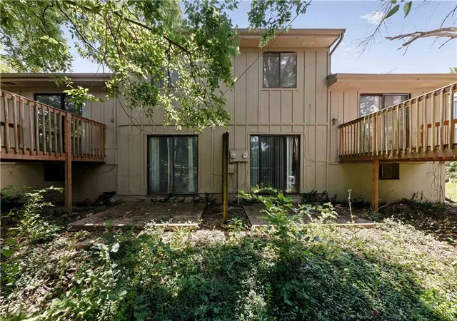 Listing Photo 2 - Condo for sale in building located at 8456/8458th Ln Dr, Raytown, MO 64138 - Unit #